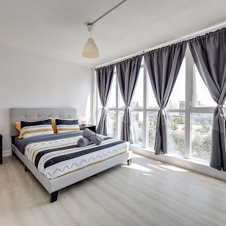 3Bdrm Lake View Condo In Toronto Exteriör bild