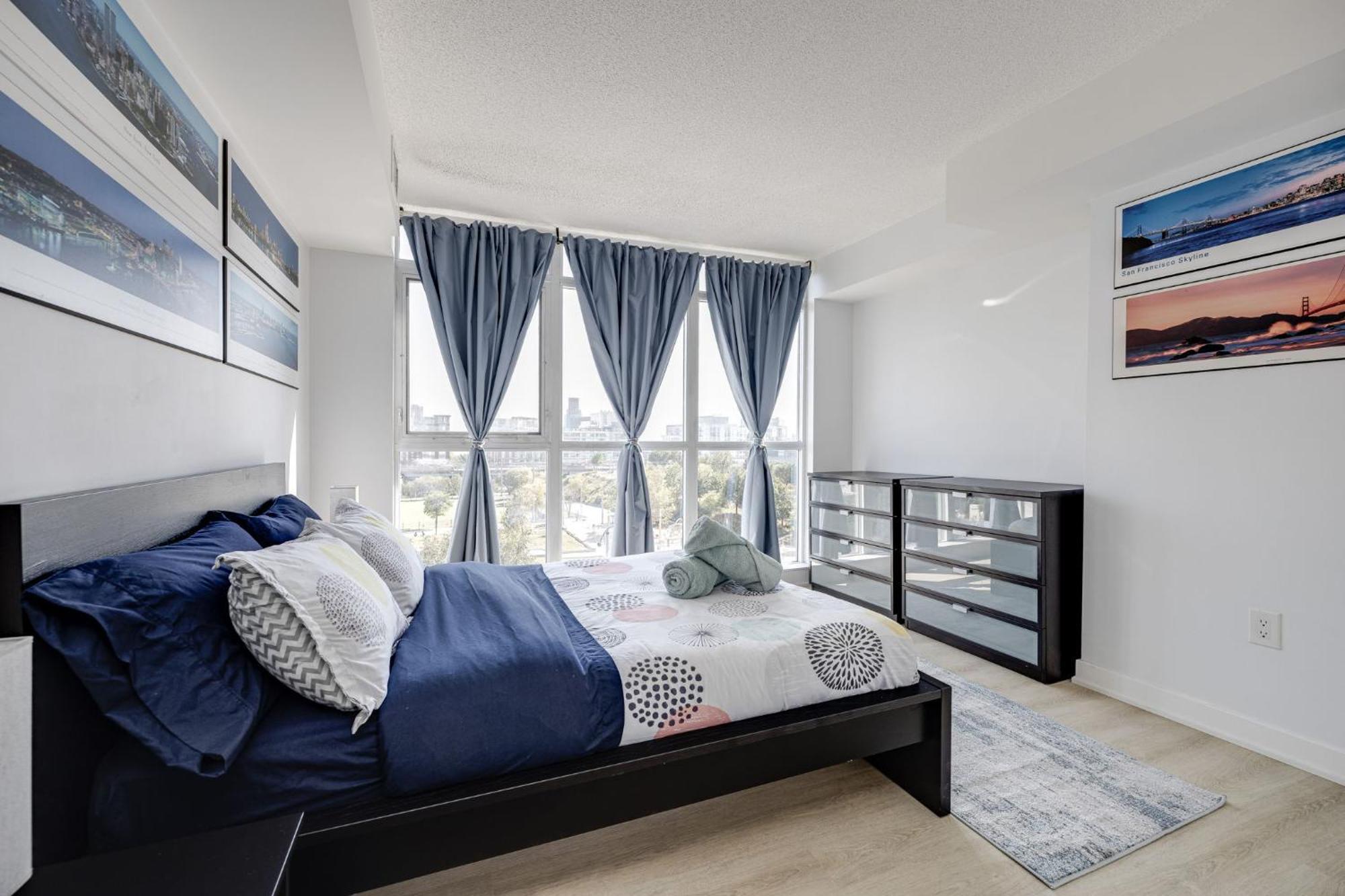3Bdrm Lake View Condo In Toronto Exteriör bild